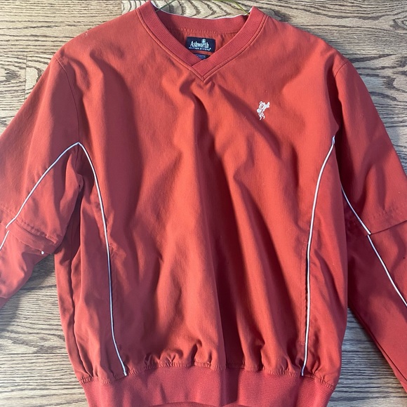 V neck medium pullover. - Picture 1 of 2